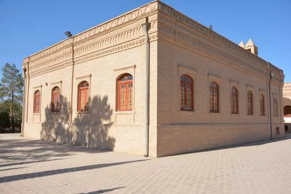 نمای بیرونی موزه مارکار یزد - معماری تاریخی مجموعه